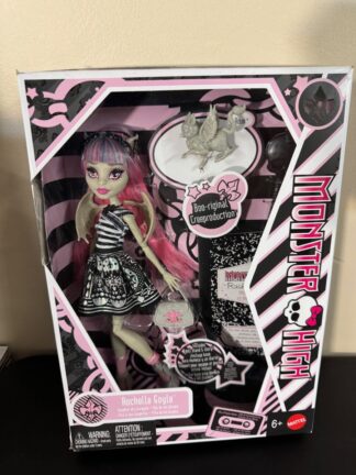 Monster High Boo-riginal Creeproduction Rochelle Goyle Doll + Diary Stand & Pet