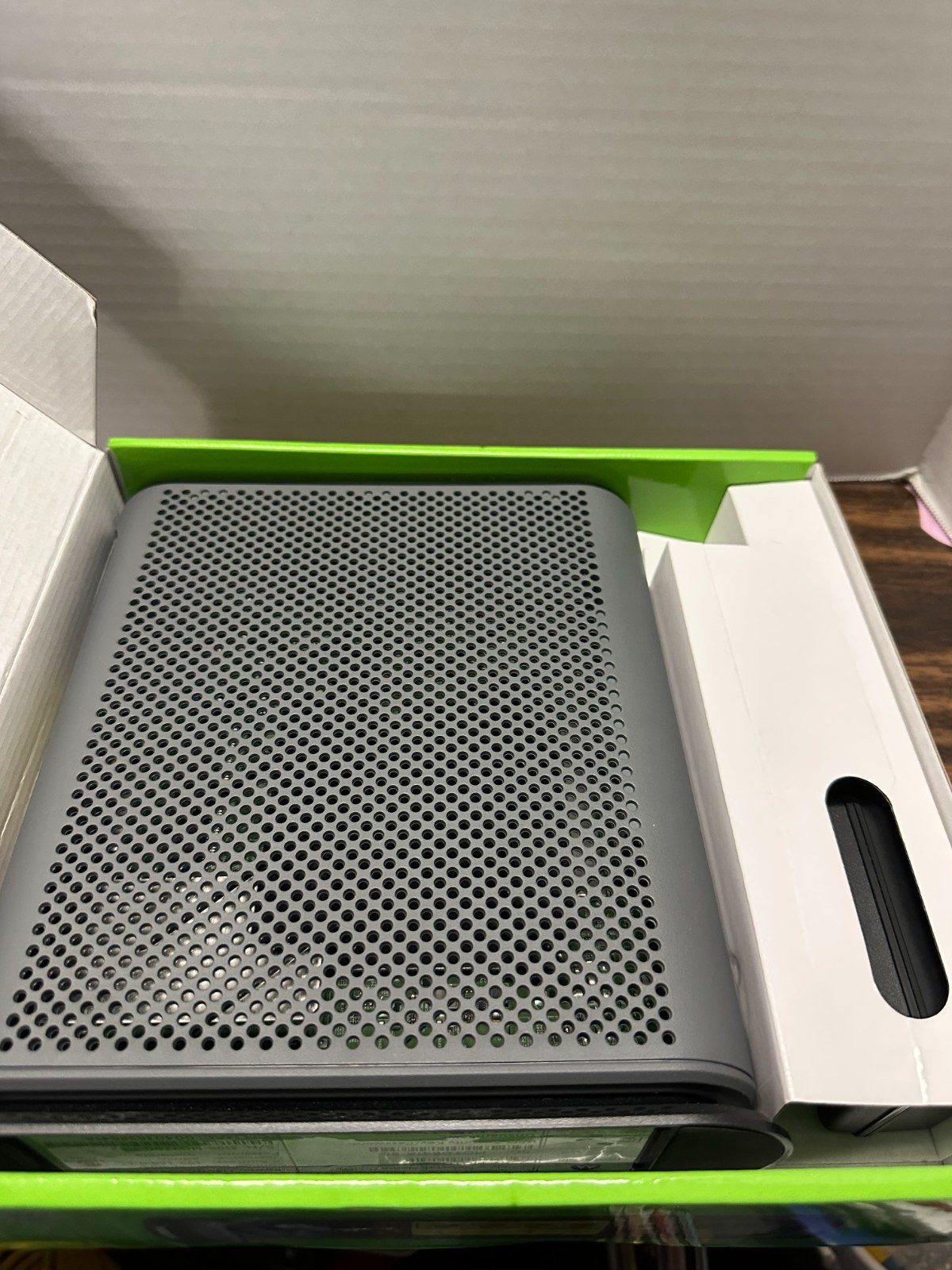 Motorola MG7700 Modem and AC1900 WiFi Router - Image 2