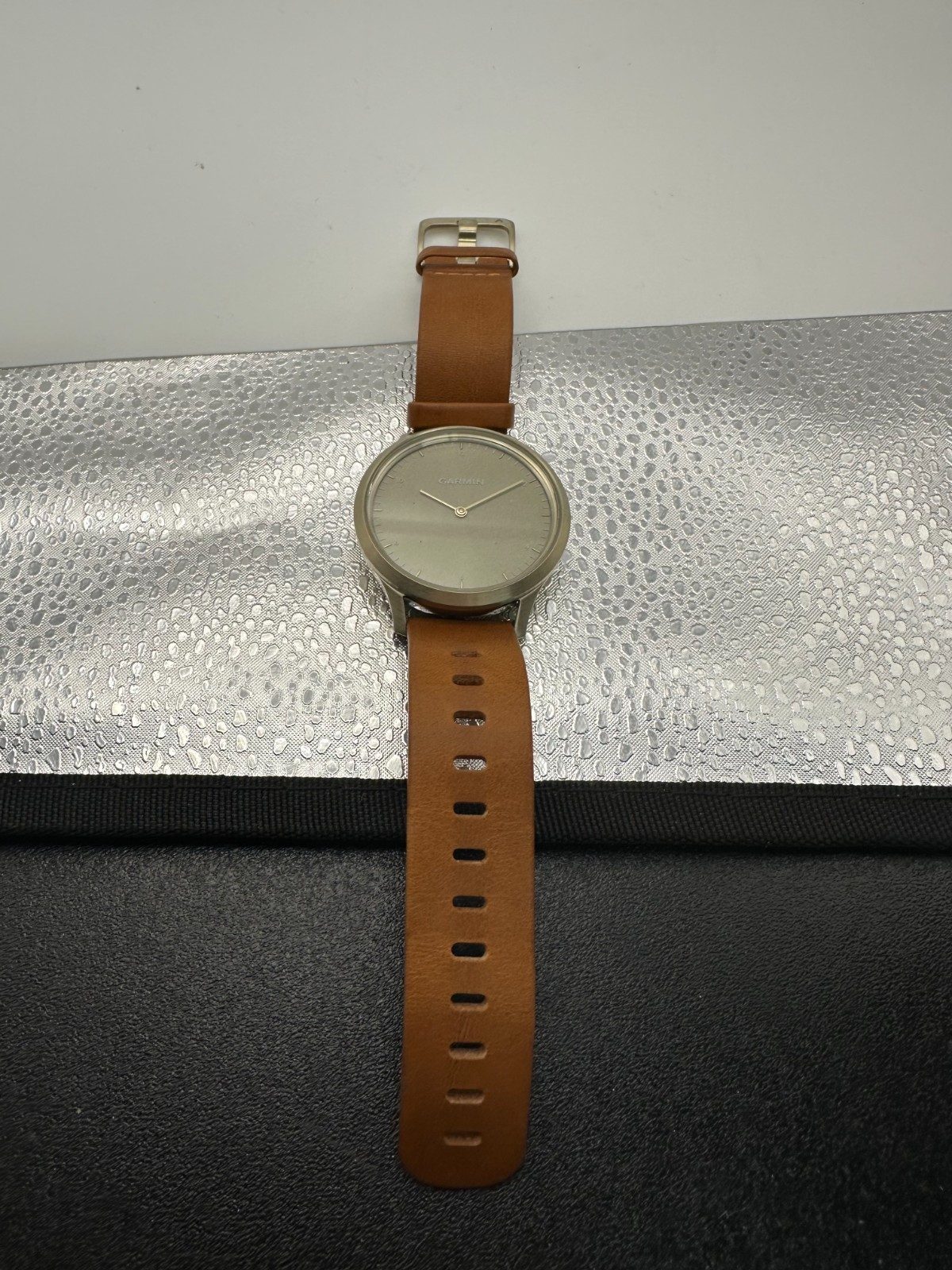 Garmin vívomove HR Hybrid Smartwatch Touch Screen Display FOR PARTS NOT WORKING
